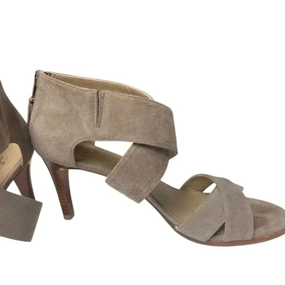 Stuart Weitzman Hug Me CrissCross Sandal Pump Suede Taupe Size 8 - Picture 5 of 11